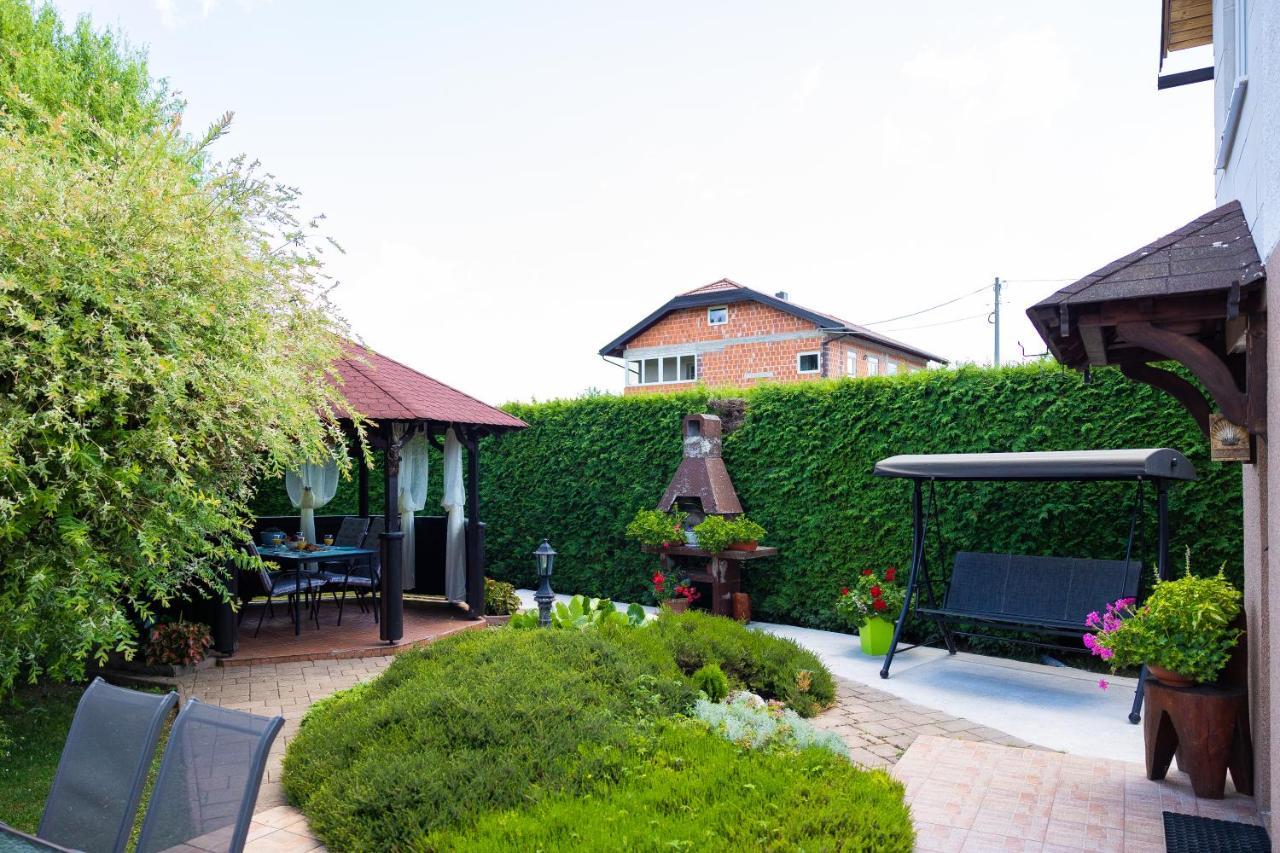 Soba I Apartman Dula โอกูลิน ภายนอก รูปภาพ