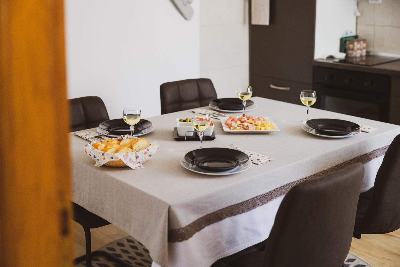 Soba I Apartman Dula โอกูลิน ภายนอก รูปภาพ