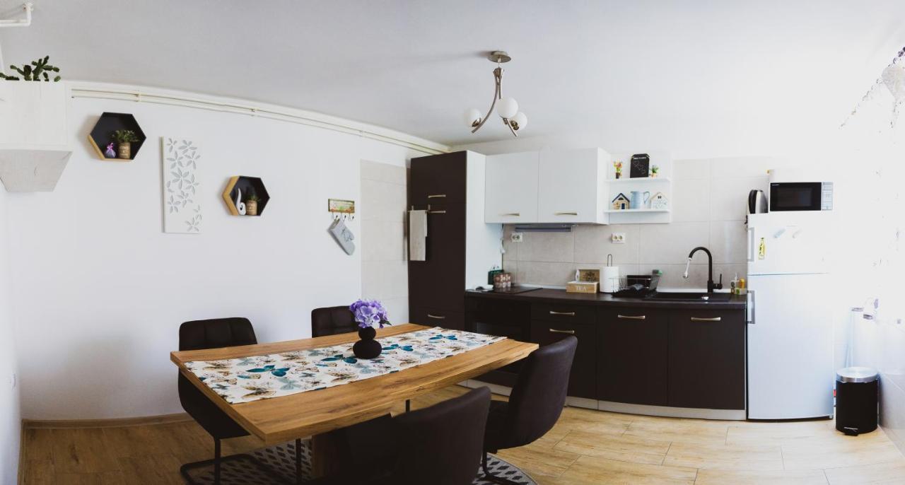 Soba I Apartman Dula โอกูลิน ภายนอก รูปภาพ