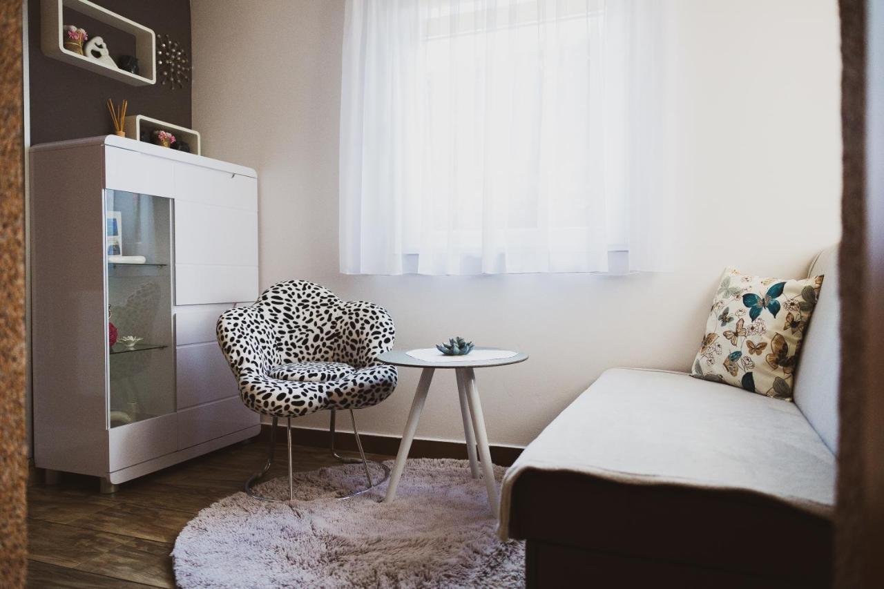 Soba I Apartman Dula โอกูลิน ภายนอก รูปภาพ