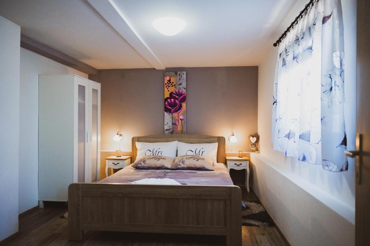 Soba I Apartman Dula โอกูลิน ภายนอก รูปภาพ