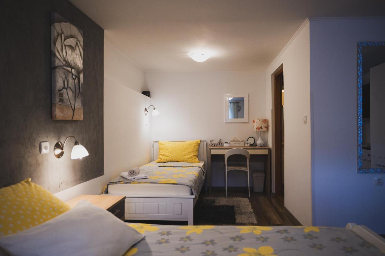 Soba I Apartman Dula โอกูลิน ภายนอก รูปภาพ