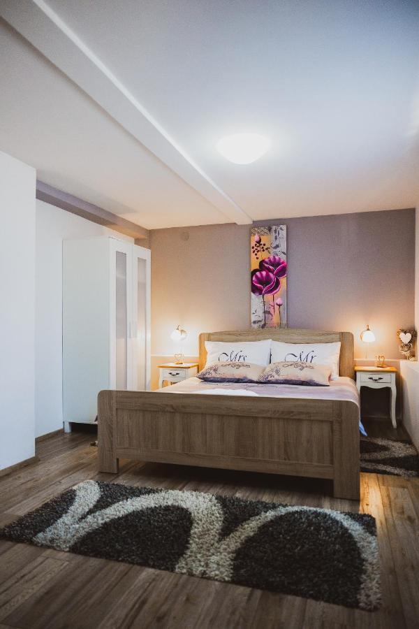 Soba I Apartman Dula โอกูลิน ภายนอก รูปภาพ