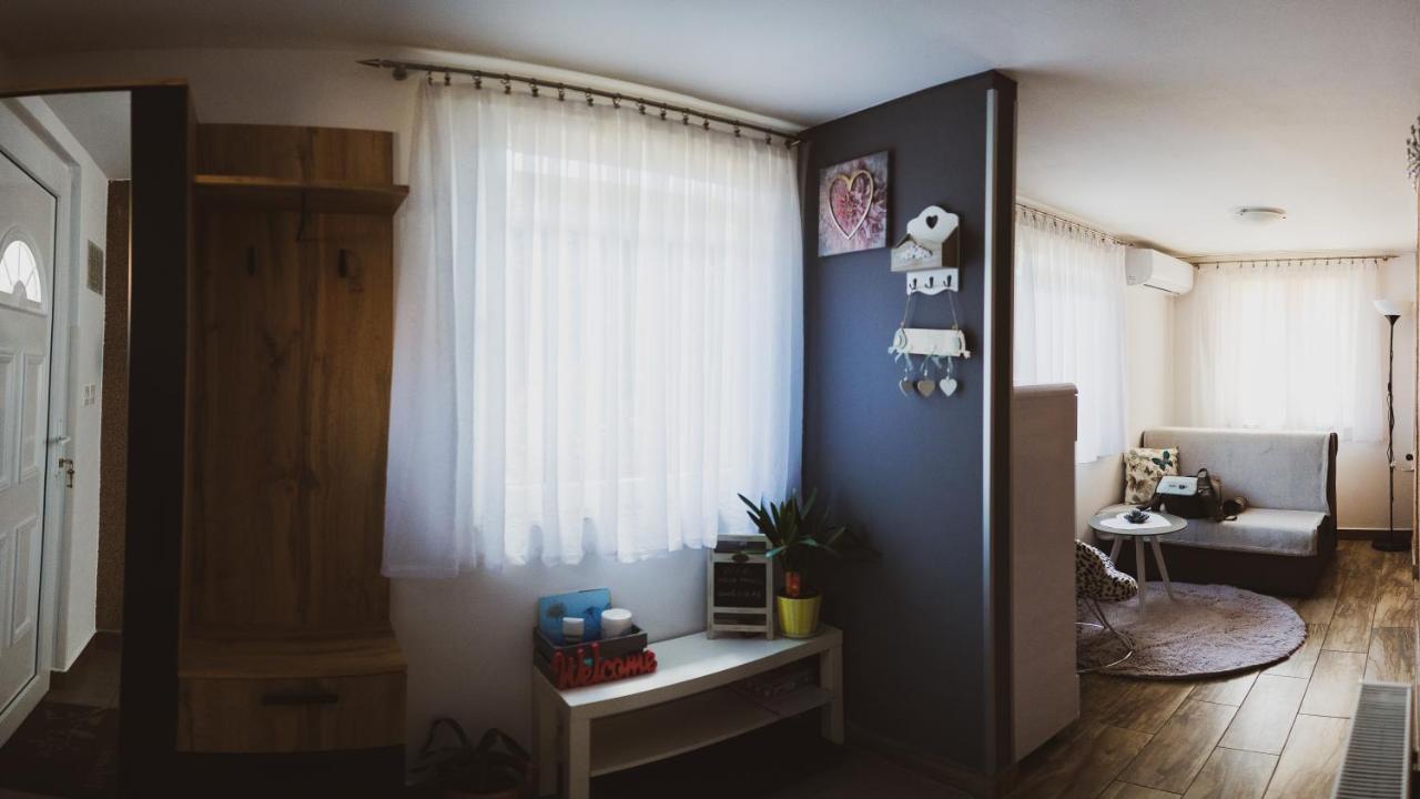 Soba I Apartman Dula โอกูลิน ภายนอก รูปภาพ