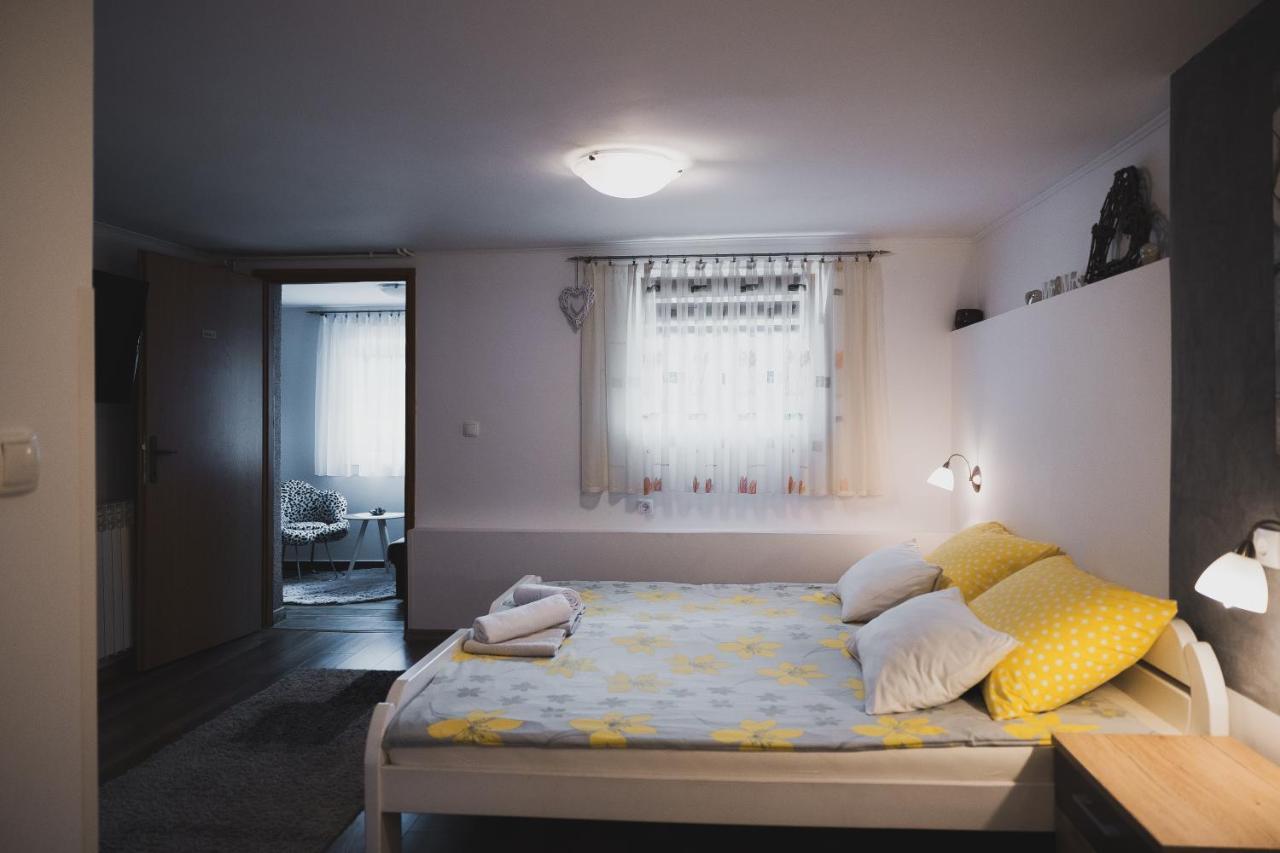 Soba I Apartman Dula โอกูลิน ภายนอก รูปภาพ