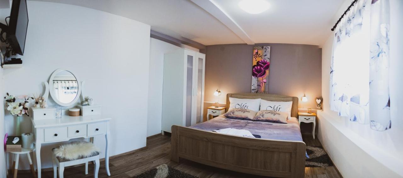 Soba I Apartman Dula โอกูลิน ภายนอก รูปภาพ